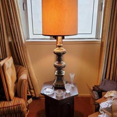 1014	

End Table with Lamp, Crystal, and Glass Items
End Table with Lamp, Crystal, and Glass Items