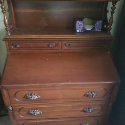 vintage/antique desk in very good condition