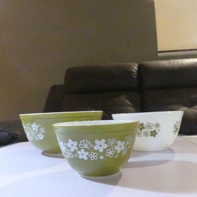 Vintage Pyrex Set of 3 Spring Blossom Green/White Nesting Bowls #401, #402 & #403