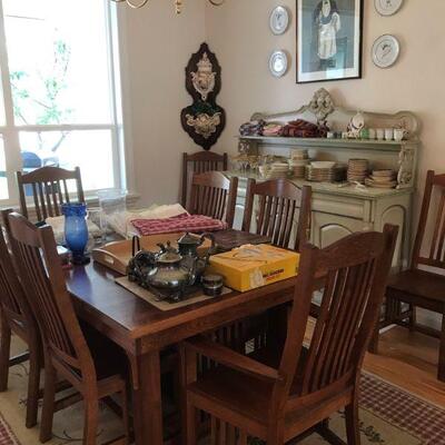 Misson style table with (8) Chairs. Perfect condition