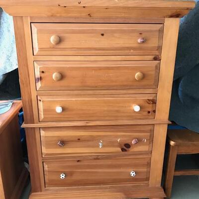 Broyhill chest of drawers $98