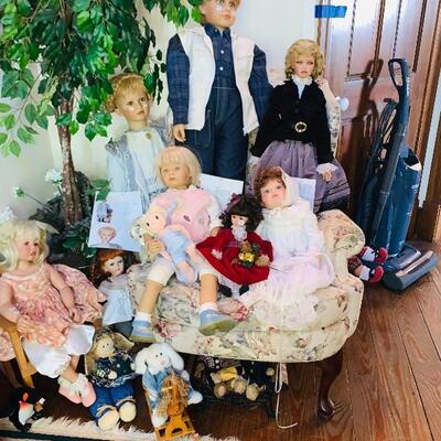 LOTS OF NAME BRAND DOLLS, LARGE AND SMALL AS WELL AS MEDIUM SIZE DOLLS