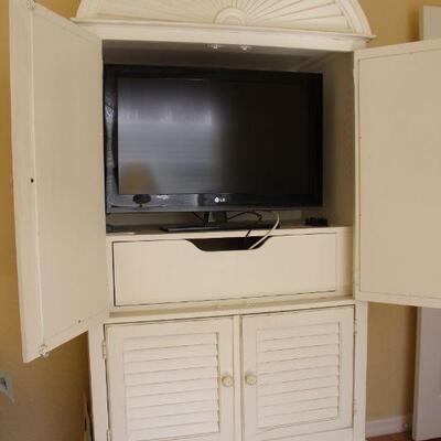 TV HAS BEEN REMOVED FROM THE SALE BY OWNER