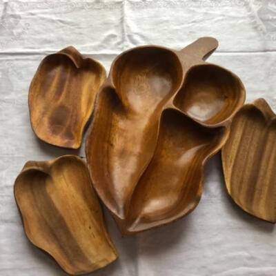 Monkey pod leaf bowl and 3 tiki bar bowls
$12