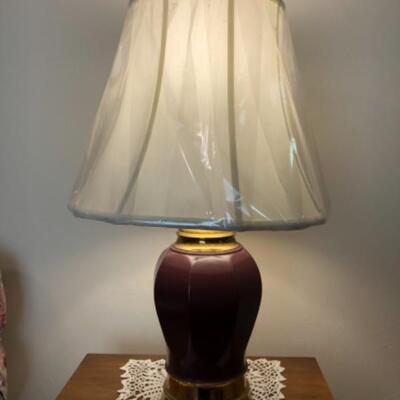 Burgundy Ceramic and brass ginger lamp
$30
