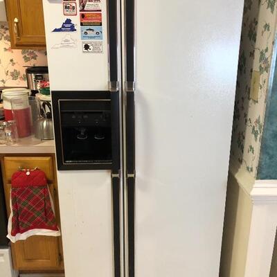 Kenmore side-by-side refrigerator
$180