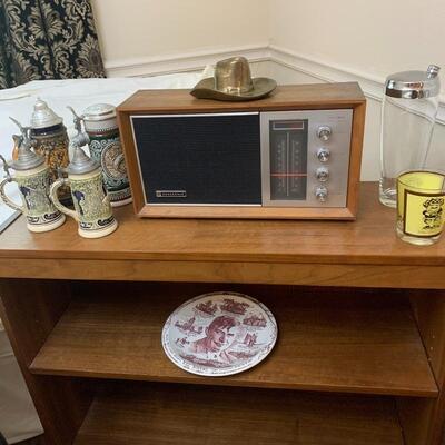 Vintage radio and beer steins