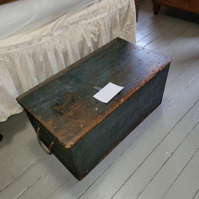 NEW ENGLAND  PRIMITIVE 19TH CENTURY BLUEBERRY STAINED BOX, TRUNK