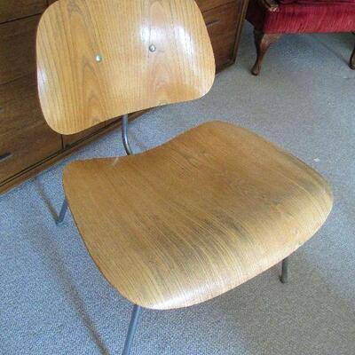 Charles Eames bent plywood chair