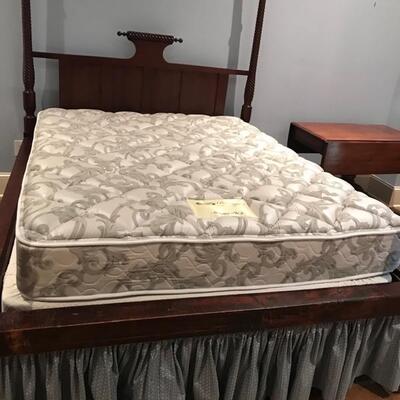 American 1820 four poster queen size bed $$1995
originally $5,000