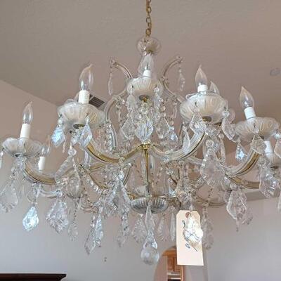 2866	

Chandelier
Chandelier Measures Approximately: 33.5