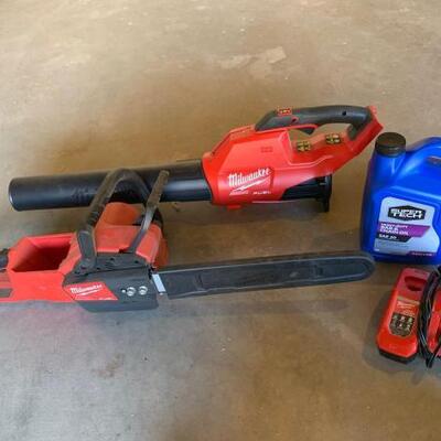 3052	

Milwaukee Cordless Chain Saw, Leaf Blower, Charger, And Bar And Chain Oil
Batteries Not Included