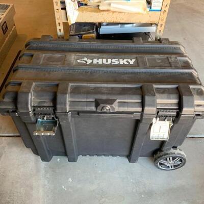 3034	

Husky Plastic Rolling Toolbox
Measures Approx: 38” x 24” x 23” Key Not Included