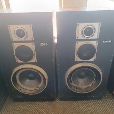 2956	

2 Yamaha Speakers
Both Measure Approximately: 14