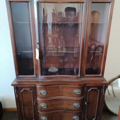 2856	

China Hutch
Measures Approximately:44.5
