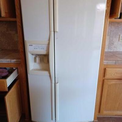 2978	

Kenmore Elite Refrigerator
Measures Approximately: 30