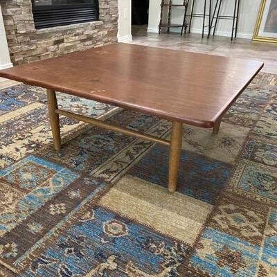 Vintage Wooden Coffee Table with Tapered Legs