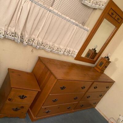 5 piece solid wood bedroom set including 2 dressers, 1 bedside table with drawers, mirror & headboard.  Also matching lamp can be...