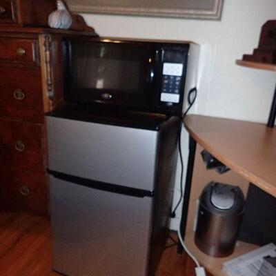 Microwave $15
Mini refrigerator $40