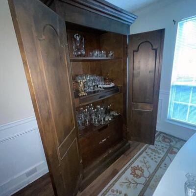 armoire/cabinet (not including items on display)