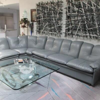 Stunning Nicoletti Grey Leather Sofa Suite
Mid-Century Modern Milo Baughman Style Chrome Glass Top Table 