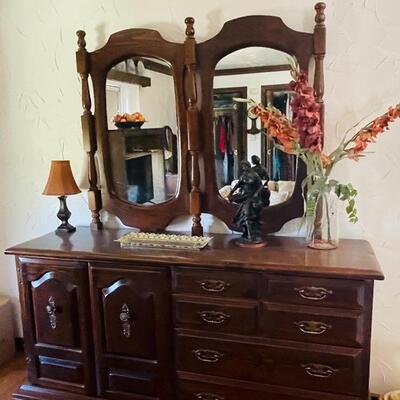 Large dresser With mirrors $150