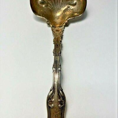 "https://www.ebay.com/itm/124835396029	"	ME1026 STERLING SILVER LADLE SPOON STAMPED1893 BY S. THOMAS JR & BRO	BIN
