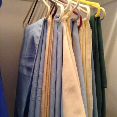 Table cloths for round tables 70""