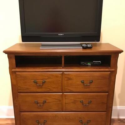 Broyhill chest of drawers/entertainment center $150
44 X 18 X 42