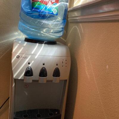Bulk water dispenser