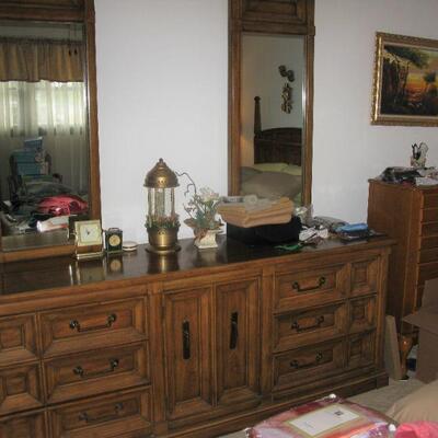 Thomasville dresser with mirror   buy it now $ 175.00
