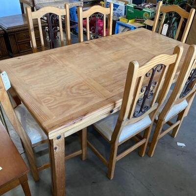 528	

Dining Room Table With 6 Chairs
Measures Approx 69â€x48â€x31.5â€
