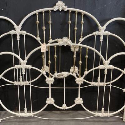 #944 â€¢ King Bed Frame - King Bed Firerams 