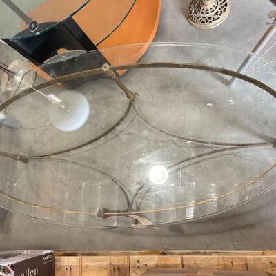 848	

Oval Glass Top Coffee Table
Oval Glass Top Coffee Table