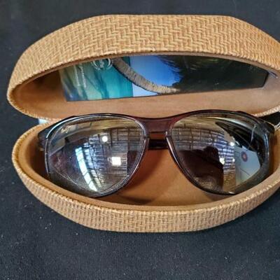 #1704 â€¢ Maui Jim Sun Glasses