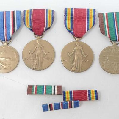 #1652 â€¢ 4 1941-1945 Medallions And 3 Pins