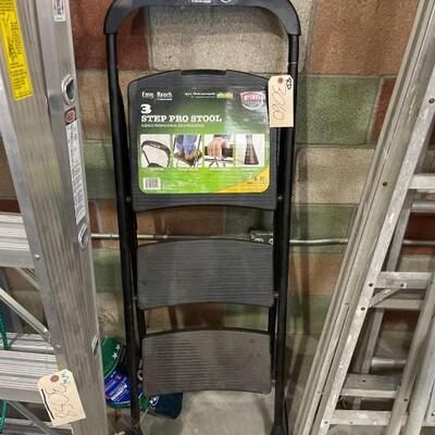 #3060 â€¢ 3 Step Pro Stool
 other items not included. 