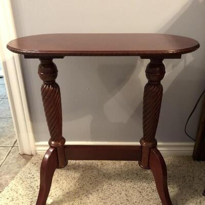 Traditional Wooden Accent/Side Table