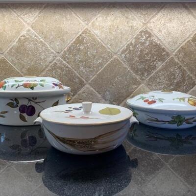 Royal Worcester, Evesham: 3 Lidded Casseroles