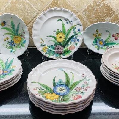 (20) Vintage Italian Ceramic Dinnerware Set by  Cantagalli Firenze, Italian Pottery Maker 1839-1901  Family continued ceramics and...