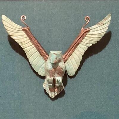 Antique Turquoise and Sterling Eagle in beautiful
shadow box. 10.5x7.5 box. Eagle is approximately 4 inches wide x 3 inches tall.