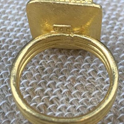 .995 Gold 12g Ring w/ Carved Stone Sz 6.5