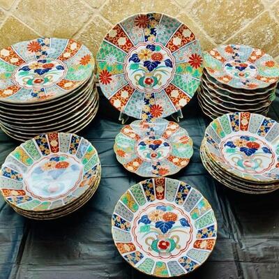 (33) Imari Fan Fine Porcelain Dinnerware, Japan     Discontinued Pattern by Arita, Japan
See pictures for details