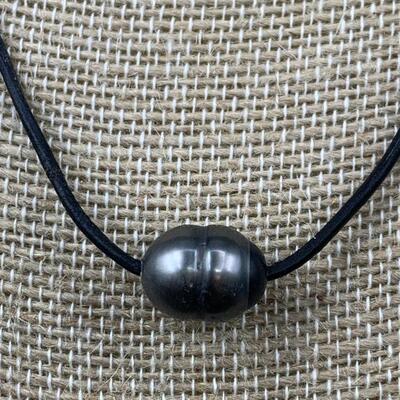 BJ Thomas Personal 14k, Leather & Black Pearl
Choker Necklace 17in