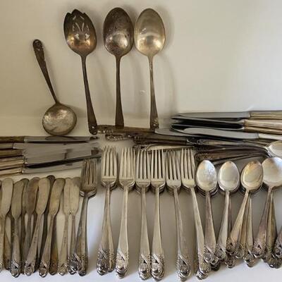 (128) International Sterling Silver Flatware
Spring Glory Pattern, Discontiued Pattern was manufactured from 1942-1996