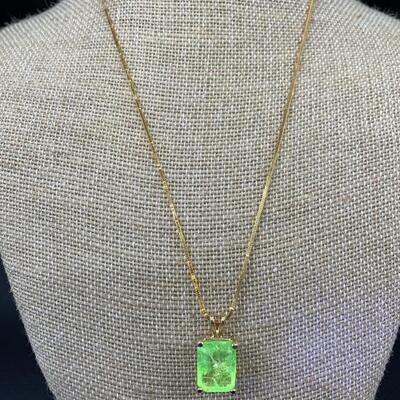 18k Gold Chain & Pendant w/ Uranium Glass - Chain
is 2.76g, pendant is 9.58 including glass 