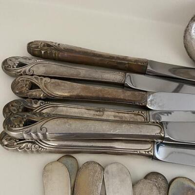 (128) International Sterling Silver Flatware
Spring Glory Pattern, Discontiued Pattern was manufactured from 1942-1996