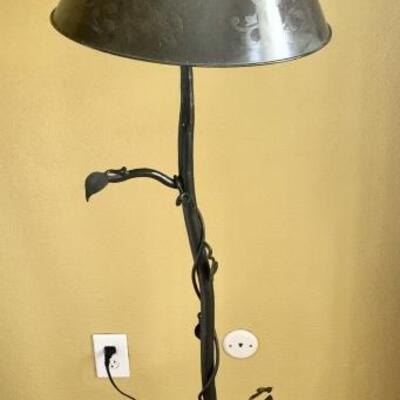 Floor Standing Metal Tree Design Lamp