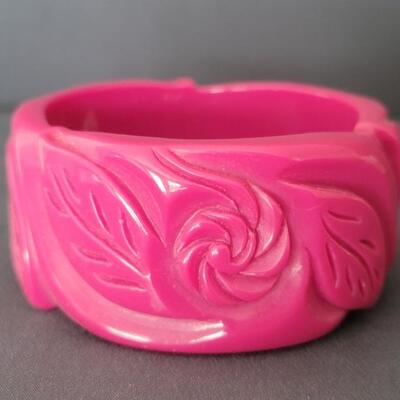 Mid Century Bright Pink Bakelite Bracelet