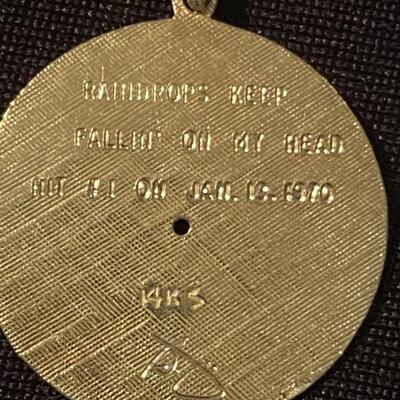 14k Gold â€˜Raindrops Keep Falling on My Headâ€™ #1
June 13, 1970 Signed BJ Thomas Gold Record Pendant
3.74g